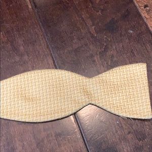 Jos. A. Bank Accessories - Jos. A Bank yellow/gold pattern Self-tie bow tie Jos. A. Bank Accessories - Jos. A Bank yellow/gold pattern Self-tie bow tie